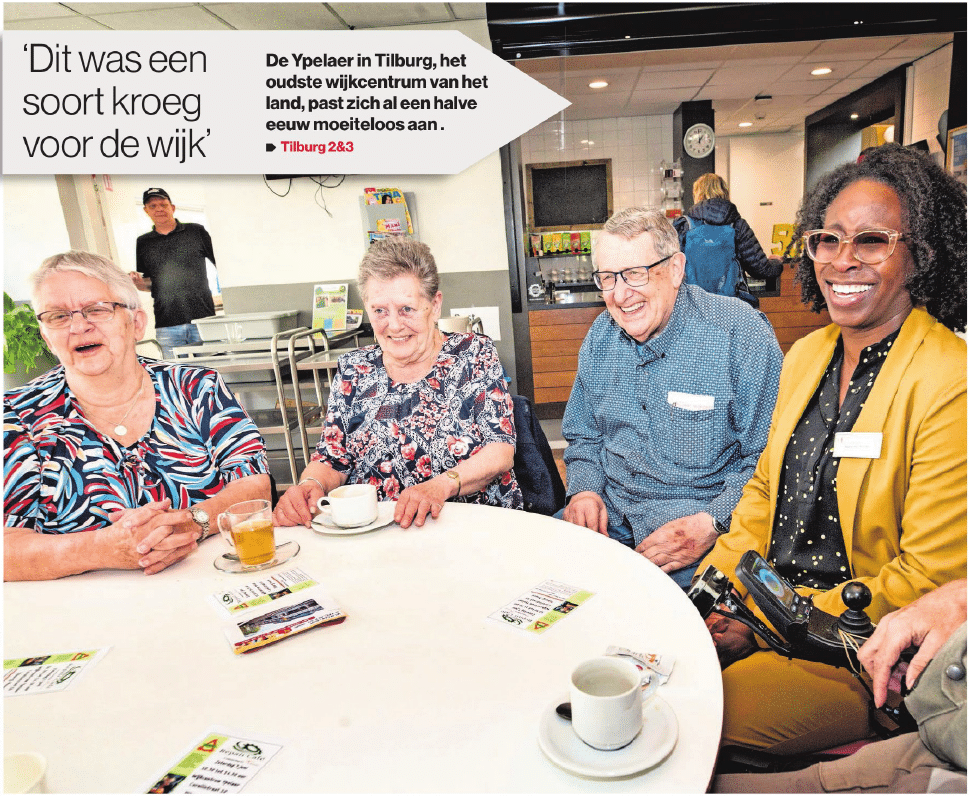 Bezoekers van wijkcentrum De Ypelaer drinken koffie